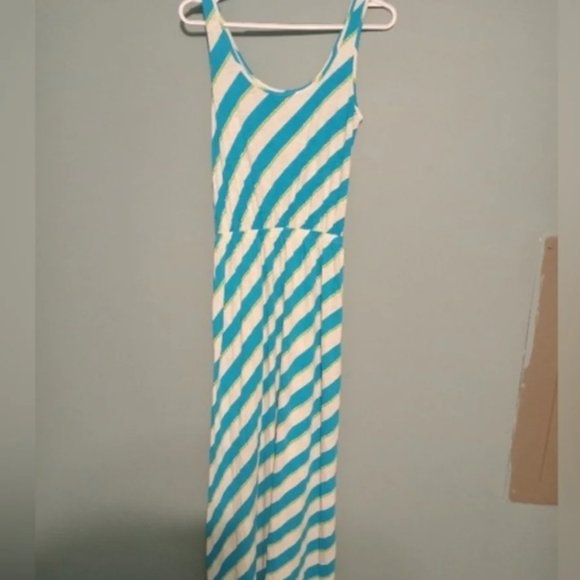 Dresses & Skirts - Maxi dress